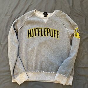 Universal Studios Wizarding World of Harry Potter Hufflepuff Crewneck Sweater